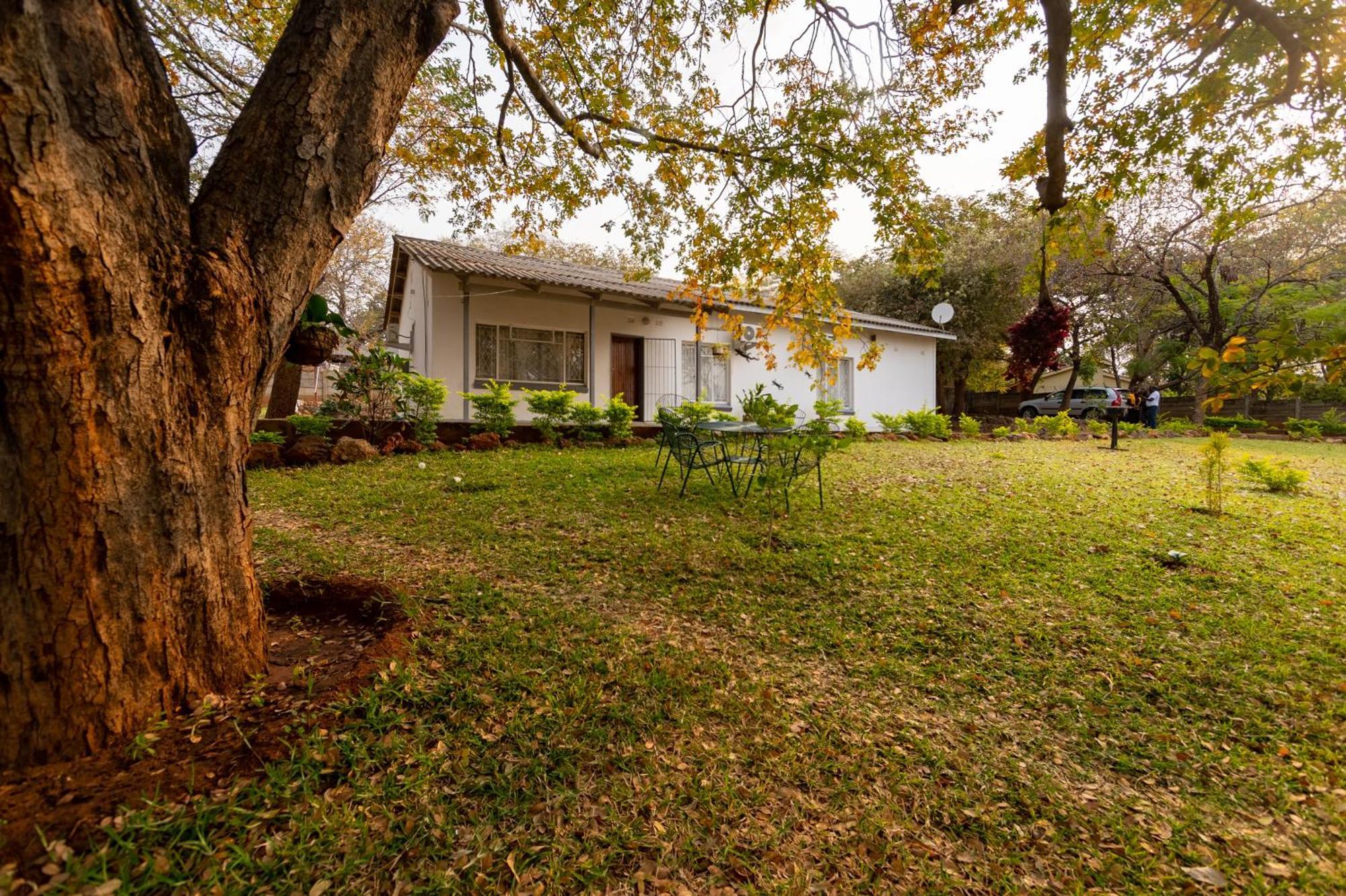 Wood Road Guest Lodge Victoria Falls Exterior photo