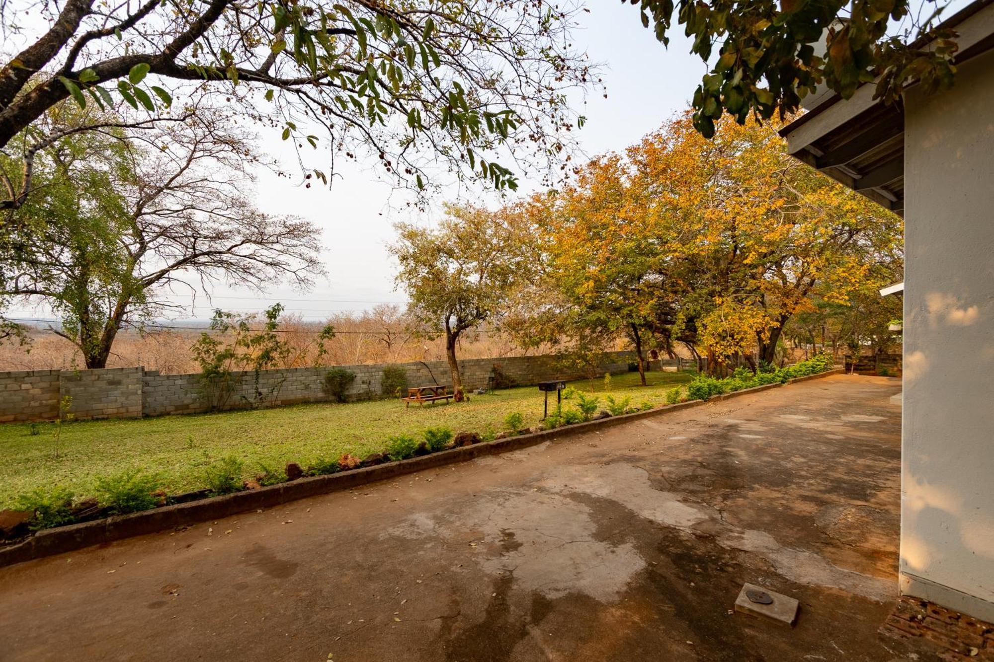 Wood Road Guest Lodge Victoria Falls Exterior photo