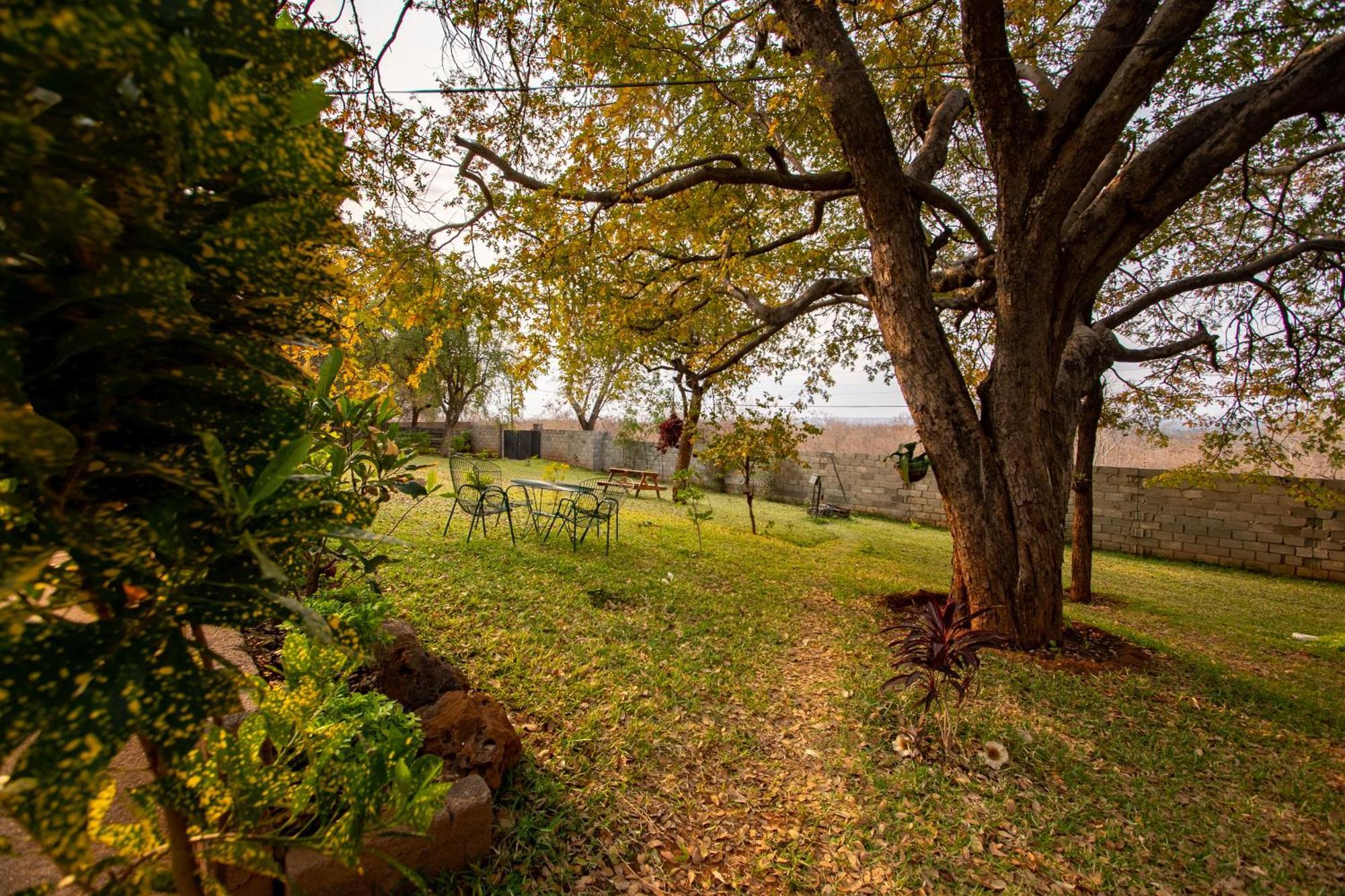 Wood Road Guest Lodge Victoria Falls Exterior photo